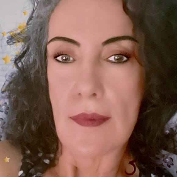 Meet your Posher, Vickie - Picture 1 of 1